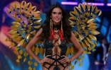 Le top-model brésilien Alessandra Ambrosio, le 30 novembre 2016 au défilé Victoria's Secret à Paris