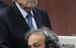 Le président de la Fifa Joseph Blatter avec le président de l'UEFA Michel Platini (à droite) lors du 65e Congrès de la Fifa le 29 mai 2015 à Zurich