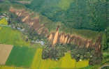 Vue aérienne d'un glissement de terrain à Atsuma, sur l'île septentrionale d'Hokkaido, frappée par un puissant séisme, le 6 septembre 2018