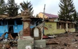 Capture d'écran d'une diffusion vidéo du ministère de la Défense russe réalisée le 15 mars 2025 montrant des écritures sur la façade d'un bâtiment: "Pour le Donbass et la Crimée", à Soudja, dans la région russe de Koursk