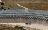 Un véhicule militaire israélien patrouille le long de la frontière avec le Liban en Haute-Galilée, le 18 juin 2026