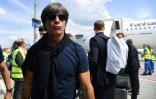 Le sélectionneur allemand Joachim Löw lors du retour de la sélection, éliminée du Mondial, le 28 juin 2018 à Francfort