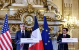 Le secrétaire d'Etat américain Antony Blinken (g) et son homologue français Stéphane Séjourné, lors d'une conférence de presse, le 2 avril 2024 à Paris