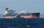 Le Tagor, pétrolier de la flotte fantôme russe arraisonné dans l'océan Atlantique par la marine française, le 2 juin 2026 à son arrivée dans la baie de Douarnenez, dans le Finistère