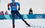 Adrien Backscheider s'apprête à franchir la ligne d'arrivée du relais 4x10 km de ski de fond, à Pyeongchang, le 18 février 2018