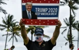 Un partisan du président américain Donald Trump participe à un rassemblement en faveur du déconfinement à Miami en Floride le 10 mai 2020