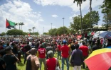 Plusieurs milliers de personnes manifestent à Fort-de-France, en Martinique, le 27 février 2021, contre la menace de prescription dans le dossier judiciaire du chlordécone