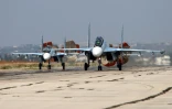 Des avions russies SoukhoÏ SU-30 SM atterrissent sur la base aérienne de Hmeimim, le 3 octobre 2015 dans la province syrienne de Lattaquié
