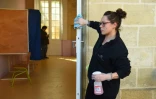 Désinfection d'un bureau de vote pendant la journée du premier tour des municipales, le 15 mars 2020