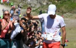 Kilian Jornet Burgada passe la ligne d'arrivée du Marathon du Mont-Blanc le 1er juillet 2018, à Chamonix. 