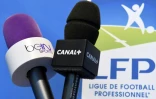 Les diffuseurs beIN Sports et Canal+ se livrent une guéguerre avec la Ligue de football professionnel, depuis l'arrêt des championnats L1, L2