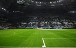 Le stade Vélodrome se vidant après l'attque du car de l'Olympique Lyonnais, endommagé par des jets de projectiles ayant causé la blessure de l'entraîneur Fabio Grosso, lors de l'arrivée à Marseille pour le match de Ligue 1 Marseille-Lyon au Stade Vélodrome, Marseille, France, le 29 octobre 2023