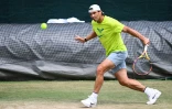 Rafael Nadal à l'entraînement à Wimbledon, le 26 juin 2022, à deux jours de son entrée en lice dans le tournoi  