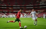 L'attaquant portugais Cristiano Ronaldo face au défenseur français Lucas Hernandez pendant le match du groupe 3 de Ligue A de Ligue des nations France-Portugal au stade de la Luz à Lisbonne le 14 novembre 2020