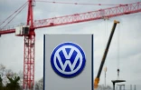 Le logo de Volkswagen (VW) à Wolfsburg, en Allemagne, le 9 novembre 2015