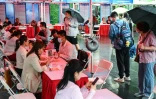 Un salon de l'emploi pour les jeunes diplômés, à Shanghai en Chine le 31 mai 2024