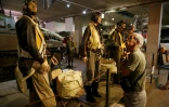 Des mannequins en uniformes militaires exposés le 12 septembre 2016 au Normandy Tank Museum à Catz près de Caen