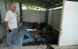 Abdourakhim Abdoulloev, ingénieur hydraulique, montre une station d'approvisionnement en eau potable qui doit être réparée le 27 août 2025 dans le district de Balkh, dans le sud-ouest du Tadjikistan