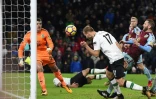 Le défenseur estonien de Liverpool Ragnar Klavan marque un but à Burnley en 22e journée de Premier League le 1er janvier 2018
