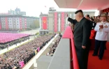 Photo du dirigeant nord-coréen Kim Jong-Un assistant à une parade militaire à Pyongyang, diffusée le 15 avril 2017 par l'agence officielle nord-coréenne KCNA