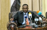 Le général soudanais Jalaluddine Cheikh, membre du Conseil militaire de transition, lors d'une conférence de presse à l'ambassade du Soudan à Addis Abeba en Ethiopie, le 15 avril 2019