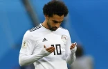 La star égyptienne Mohamed Salah prie avant le coup d'envoi du match contre la Russie, le 19 juin 2018 à Saint-Pétersbourg 