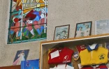Des maillots de rugby exposés dans la chapelle Notre-Dame-du-Rugby, le 19 septembre 2007, à Larrivière Saint-Savin, dans les Landes