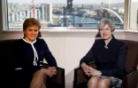 La Première ministre écossaise Nicola Sturgeon  et la Première ministre britannique Theresa May le 27 mars 2017 à Glasgow 