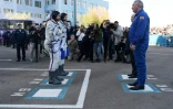 L'astronaute américain Nick Hague et le cosmonaute russe Alexeï Ovtchinine avant leur embarquement à bord du Soyouz MS-10 au cosmodrome de Baïkonour le 11 octobre 2018.