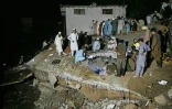 Des secouristes et des habitants recherchent des victimes dans les débris de maisons effondrées à Dolari, ddans la province montagneuse de Khyber Pakhtunkhwa, au nord du Pakistan, le 18 août 2025