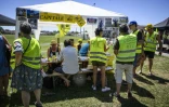 Des "gilets jaunes" réunis pour évoquer la suite du mouvement avant les vacances d'été, le 29 juin 2019 à Montceau-les-Mines (Saône-et-Loire)