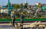Des employés sur le chantier PHP de démantèlement de bateaux, dans la ville portuaire de Chittagong, le 18 février 2025 dans le sud du Bangladesh