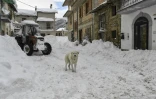 Rue enneigée d'Aringo, près de Montereale, épicentre de puissants séismes, le 19 janvier 2017