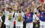 De gauche à droite, les Bleus de 1998 Bernard Diomede, Lilian Thuram, Didier Deschamps and Thierry Henry, au Stade de France de Saint-Denis le 12 juillet 1998