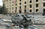 Une place de Kharkiv, deuxième ville d'Ukraine, après un bombardement russe, le 1er mars 2022