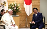 Le pape François et le Premier ministre japonais Shinzo Abe, le 25 novembre 2019 à Tokyo