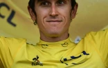 La Gallois maillot jaune du Tour de France Geraint Thomas sur le podium après l'arrivée de la 13e étape, le 20 juillet 2018 à Valence