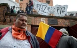 Jose Murillo devant les arènes de la Santamaria dans le quartier de La Macarena où sont réunis des défenseurs des droits humains et leaders sociaux, à Bogota le 30 avril 2019