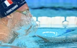 Le Français Leon Marchand participe à la demi-finale de l'épreuve de natation du 200 m brasse individuel masculin lors des Jeux Olympiques de Paris 2024 à la Paris La Defense Arena à Nanterre, à l'ouest de Paris, le 30 juillet 2024