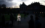 Des journalistes postés devant le palais de Kensington à Londres, le 22 mars 2024