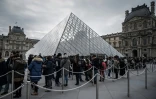 Queue devant le musée du Louvre le 4 mars 2020