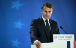 Le président français Emmanuel Macron tient une conférence de presse, à Bruxelles, le 26 juin 2025