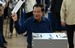 Le Premier ministre cambodgien Hun Sen vote près de Phnom Penh le 23 Juillet 2023 lors d'élections législatives sans suspense, toute opposition crédible ayant été exclue