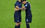 Rodrigo Bentancur (g) et Maximiliano Araujo après l'élimination de l'Uruguay battu par l'Espagne lors de la dernière journée de phase de groupes du Mondial, le 26 juin 2026 à Guadalajara