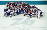 Les hockeyeurs américains après leur victoire en finale du tournoi olympique de hockey sur glace le 22 février 2026 à Milan