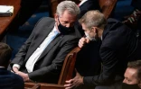 Kevin McCarthy (G), le chef des républicains à la Chambre, le 6 janvier 2021