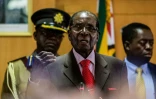 Le président du Zimbabwe Robert Mugabe (c), le 21 février 2017 à Harare