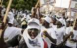Des supporteurs du président sénégalais Macky Sall lors d'un dernier meeting électoral à Dakar le 29 juillet 2022