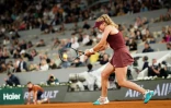 La Russe Mirra Andreeva en quarts de finale de Roland-Garros contre la Française Lois Boisson le 4 jujin 2025 à Paris