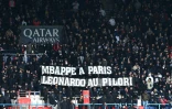 Les supporters du PSG déploient une banderole implorant: "Mbappé à Paris, Leonardo au pilori"  durant le match contre Bordeaux au Parc des Princes, le 13 mars 2022 
